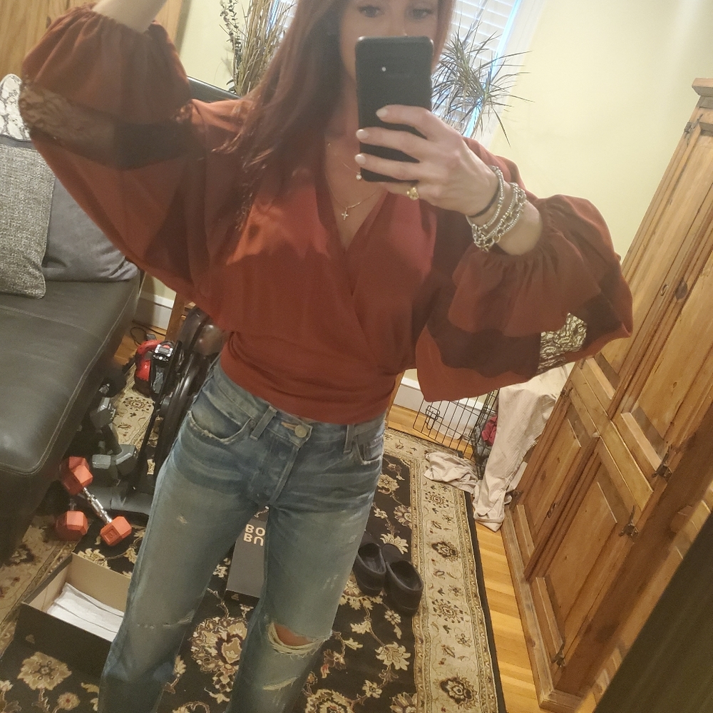 Elizabeth and James 100% silk wrap shirt with lace - Picture 4 of 12